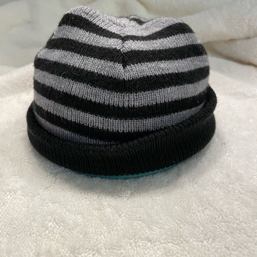 One size little kid Unisex Heathtex black and gray striped stretch beanie hat